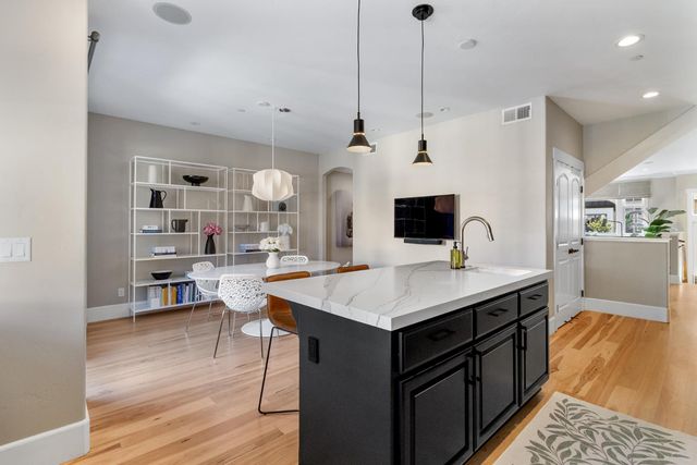 2011 Vizcaya Walk, Sacramento, CA 95818