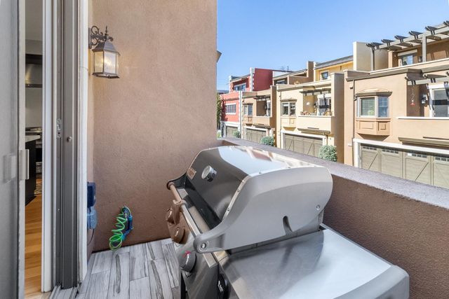 2011 Vizcaya Walk, Sacramento, CA 95818