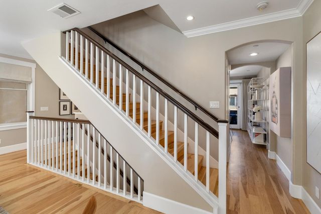 2011 Vizcaya Walk, Sacramento, CA 95818