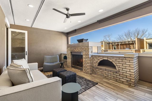 2011 Vizcaya Walk, Sacramento, CA 95818