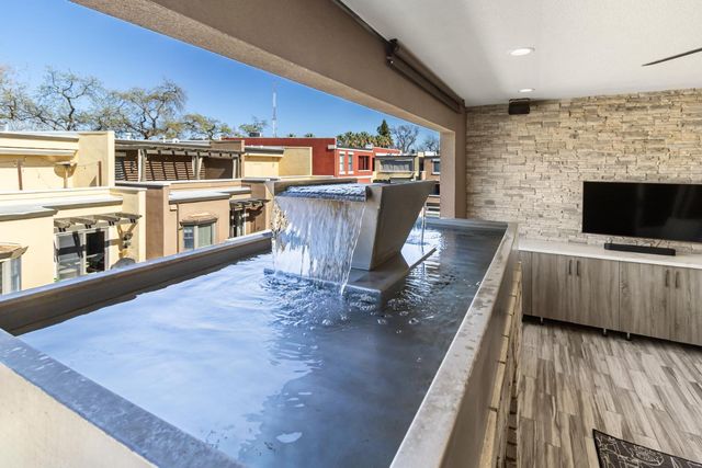 2011 Vizcaya Walk, Sacramento, CA 95818