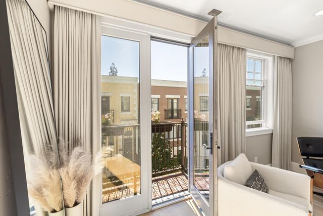 2011 Vizcaya Walk, Sacramento, CA 95818