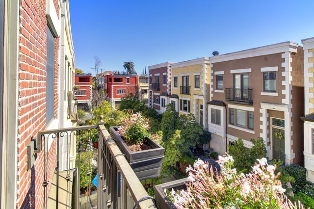 2011 Vizcaya Walk, Sacramento, CA 95818