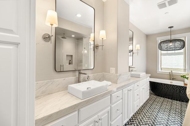 2011 Vizcaya Walk, Sacramento, CA 95818