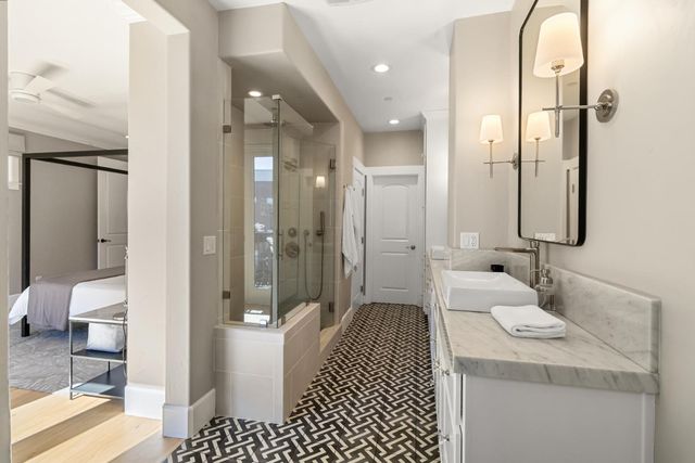 2011 Vizcaya Walk, Sacramento, CA 95818