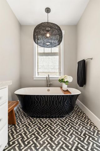 2011 Vizcaya Walk, Sacramento, CA 95818