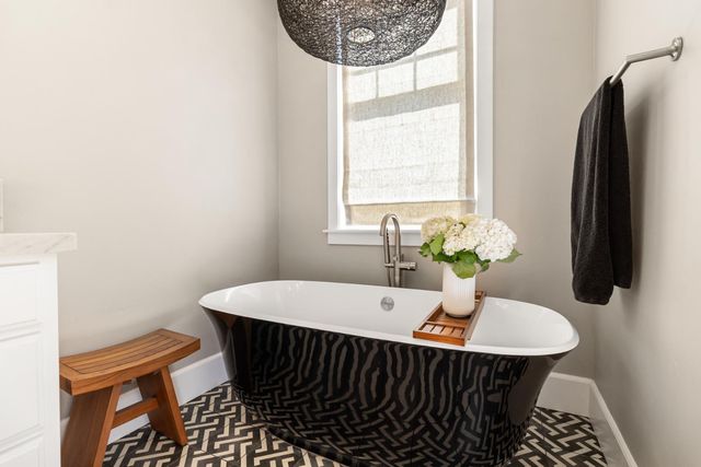 2011 Vizcaya Walk, Sacramento, CA 95818