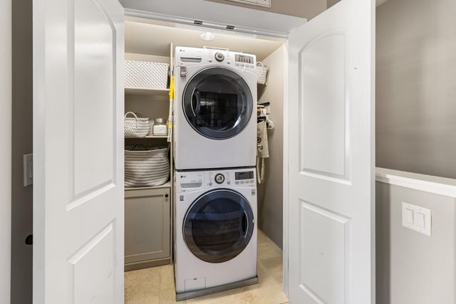 2011 Vizcaya Walk, Sacramento, CA 95818