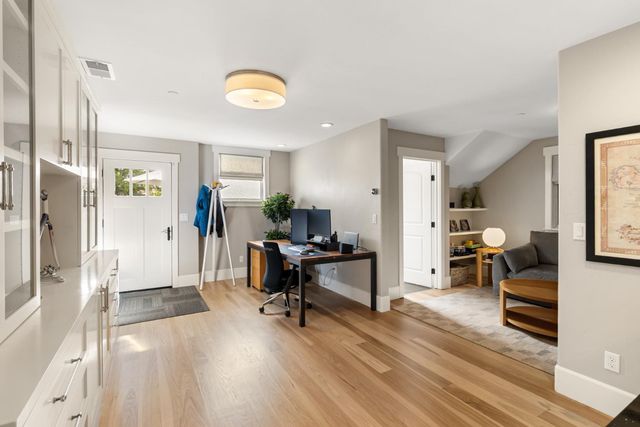 2011 Vizcaya Walk, Sacramento, CA 95818