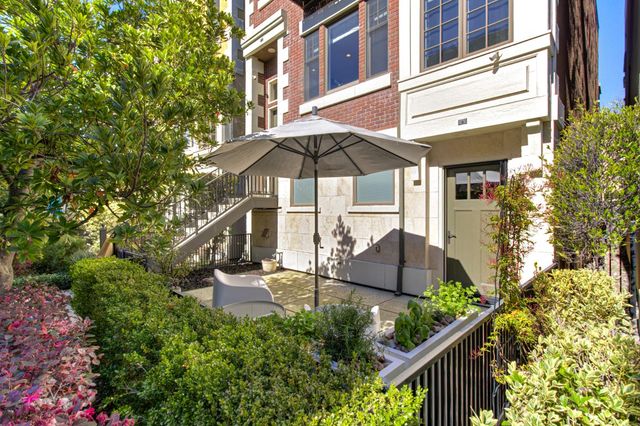 2011 Vizcaya Walk, Sacramento, CA 95818