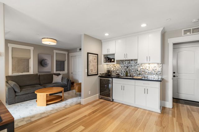 2011 Vizcaya Walk, Sacramento, CA 95818