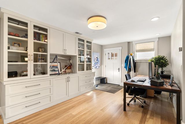 2011 Vizcaya Walk, Sacramento, CA 95818