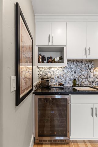 2011 Vizcaya Walk, Sacramento, CA 95818