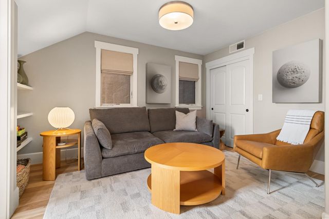 2011 Vizcaya Walk, Sacramento, CA 95818