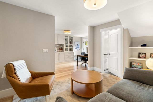 2011 Vizcaya Walk, Sacramento, CA 95818