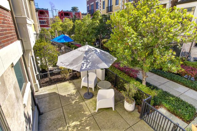 2011 Vizcaya Walk, Sacramento, CA 95818