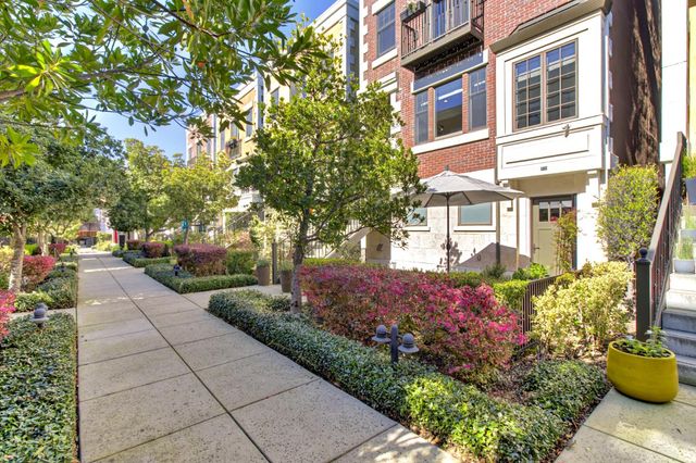 2011 Vizcaya Walk, Sacramento, CA 95818