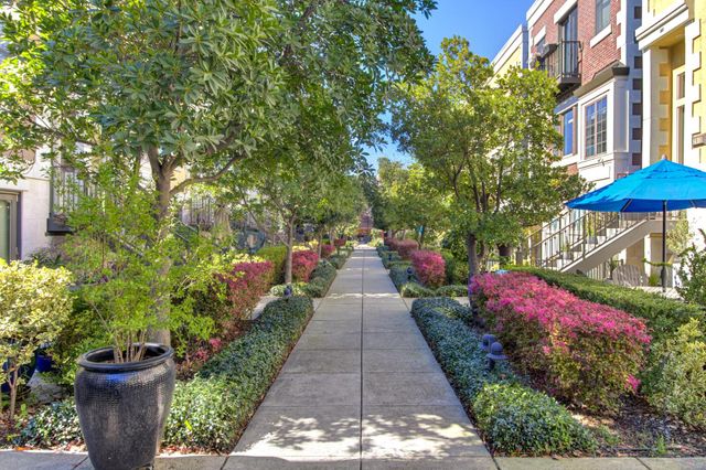 2011 Vizcaya Walk, Sacramento, CA 95818