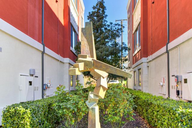 2011 Vizcaya Walk, Sacramento, CA 95818