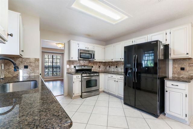 2 Village Knoll Place, The Woodlands, TX 77381