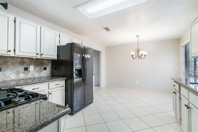 2 Village Knoll Place, The Woodlands, TX 77381