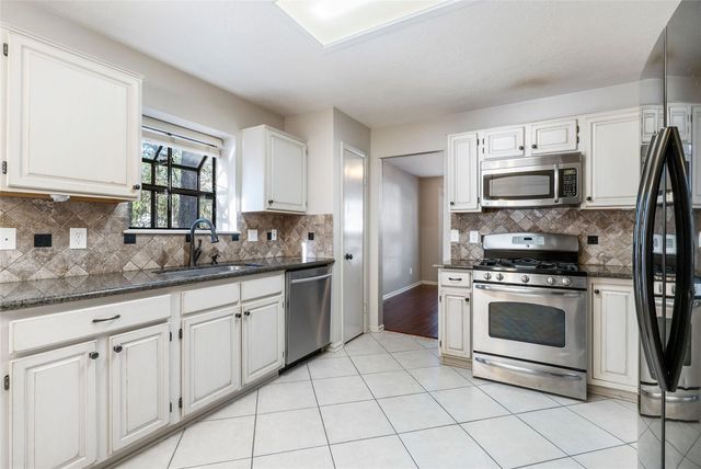 2 Village Knoll Place, The Woodlands, TX 77381