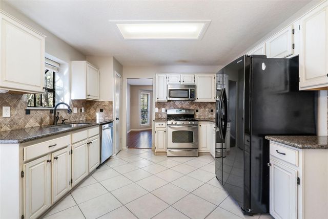 2 Village Knoll Place, The Woodlands, TX 77381