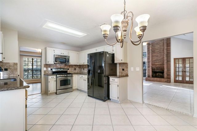 2 Village Knoll Place, The Woodlands, TX 77381