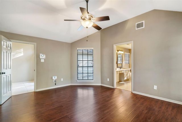 2 Village Knoll Place, The Woodlands, TX 77381