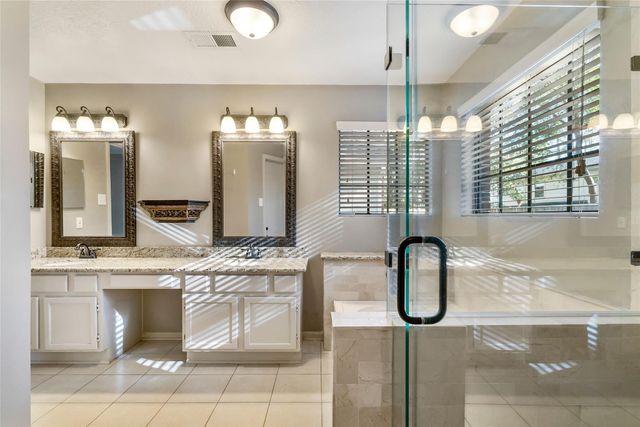 2 Village Knoll Place, The Woodlands, TX 77381