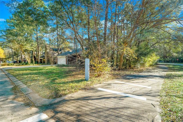 2 Village Knoll Place, The Woodlands, TX 77381