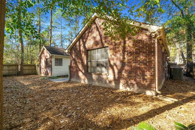 2 Village Knoll Place, The Woodlands, TX 77381