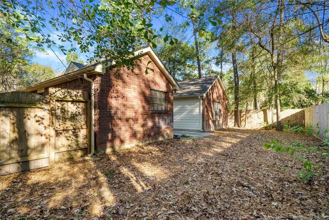 2 Village Knoll Place, The Woodlands, TX 77381