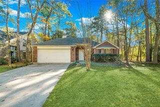 2 Village Knoll Place, The Woodlands, TX 77381