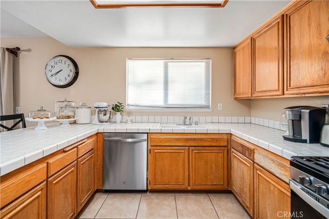44129 Amherst Lane, Lancaster, CA 93536