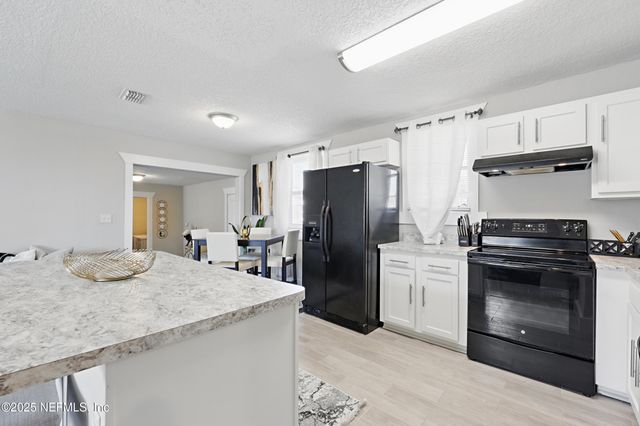 10605 ARNEZ Road, Jacksonville, FL 32218
