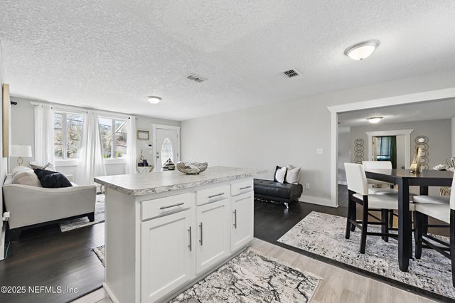 10605 ARNEZ Road, Jacksonville, FL 32218