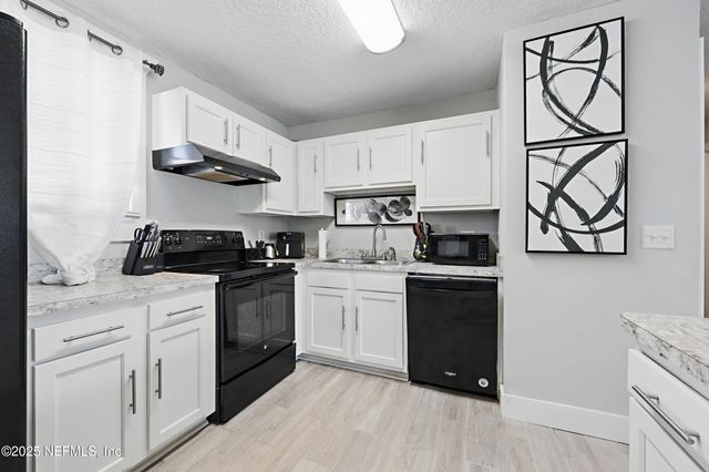 10605 ARNEZ Road, Jacksonville, FL 32218