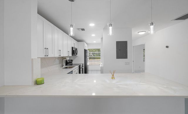 2830 SW 13th Street 101, Delray Beach, FL 33445