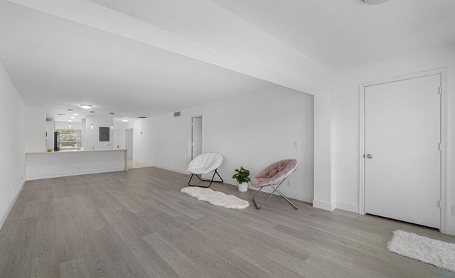2830 SW 13th Street 101, Delray Beach, FL 33445