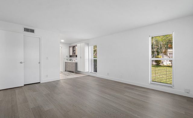 2830 SW 13th Street 101, Delray Beach, FL 33445