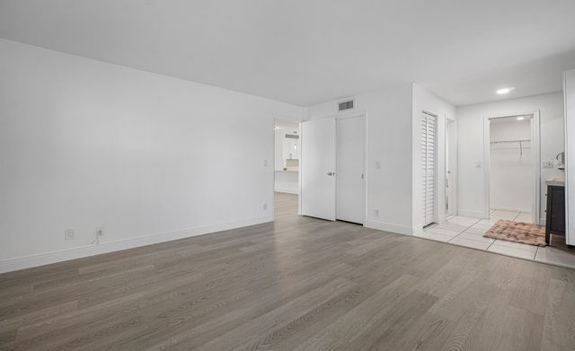 2830 SW 13th Street 101, Delray Beach, FL 33445