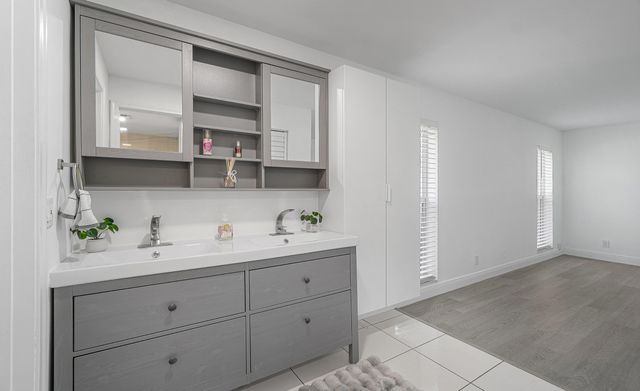 2830 SW 13th Street 101, Delray Beach, FL 33445