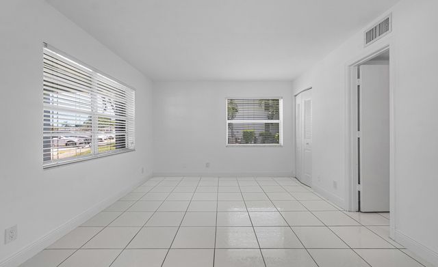 2830 SW 13th Street 101, Delray Beach, FL 33445