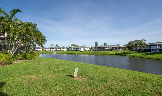 2830 SW 13th Street 101, Delray Beach, FL 33445
