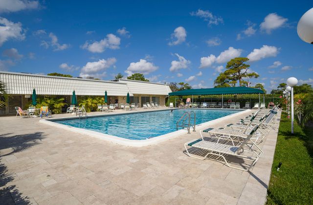 2830 SW 13th Street 101, Delray Beach, FL 33445