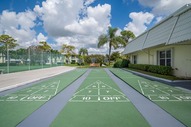 2830 SW 13th Street 101, Delray Beach, FL 33445