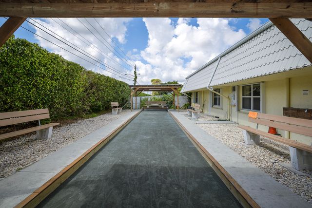 2830 SW 13th Street 101, Delray Beach, FL 33445