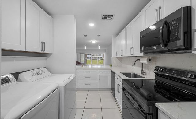 2830 SW 13th Street 101, Delray Beach, FL 33445