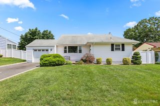 13 Briarwood Drive, Franklin, NJ 08873